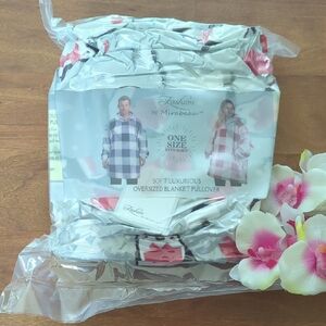 Women's Oversized Blanket Pullover - Pink and White